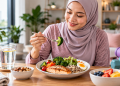 Wanita Malaysia menikmati hidangan tinggi protein untuk membantu mengekalkan otot semasa GLP-1